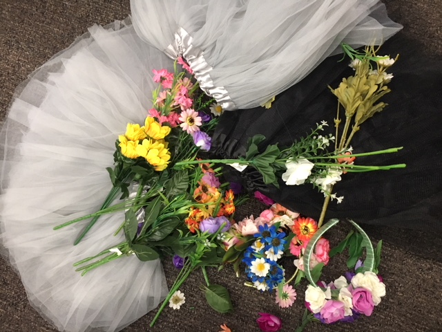 Flowers and other props during Annie-B Parson's seminar